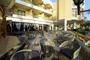Lobby bar