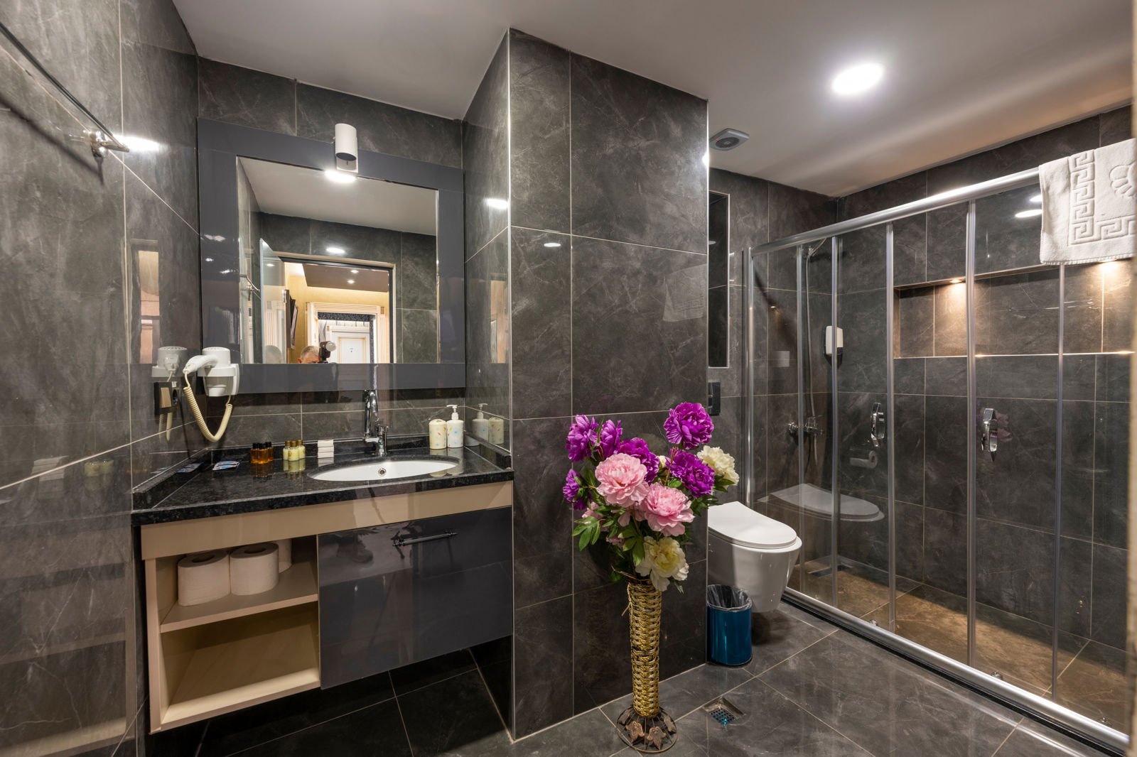 Grand Ons Hotel med udflugtsprogram slide 4