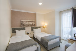 Sim Hotel & Excursiereis
