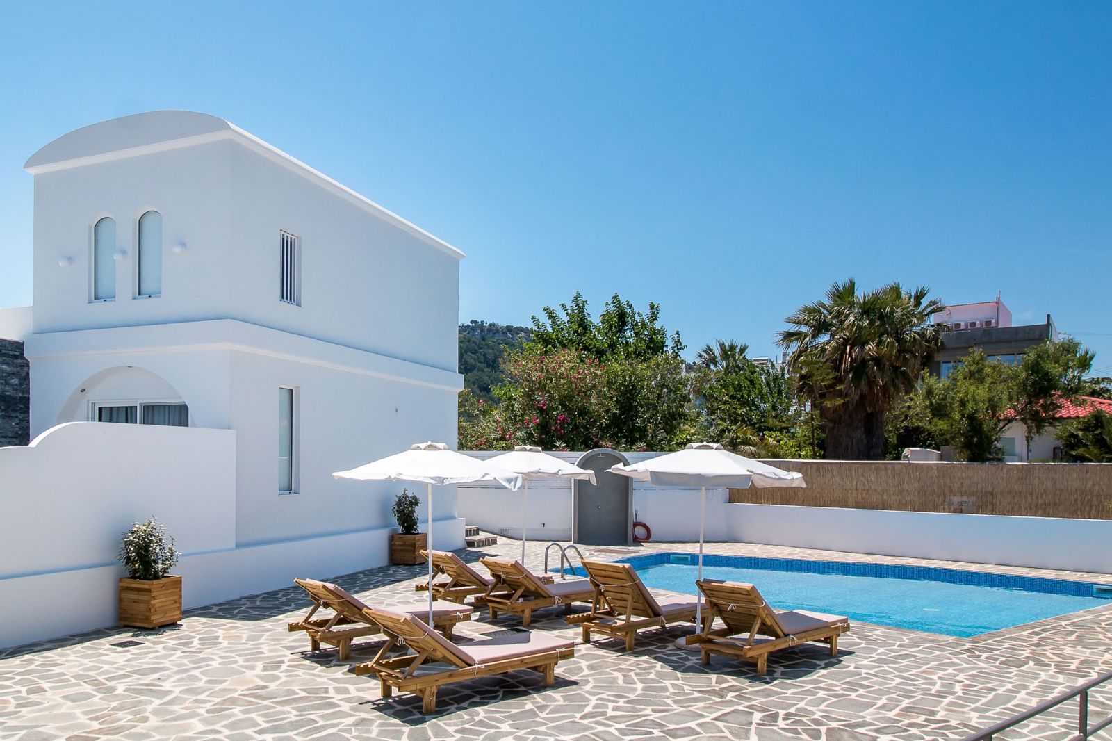 Alexander Studios & Suites