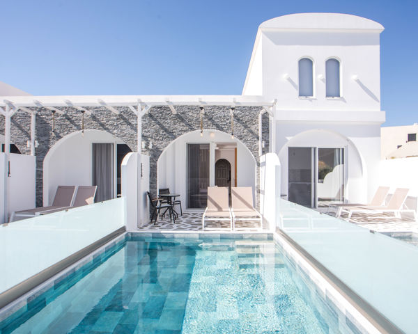 Alexander Studios & Suites | By June