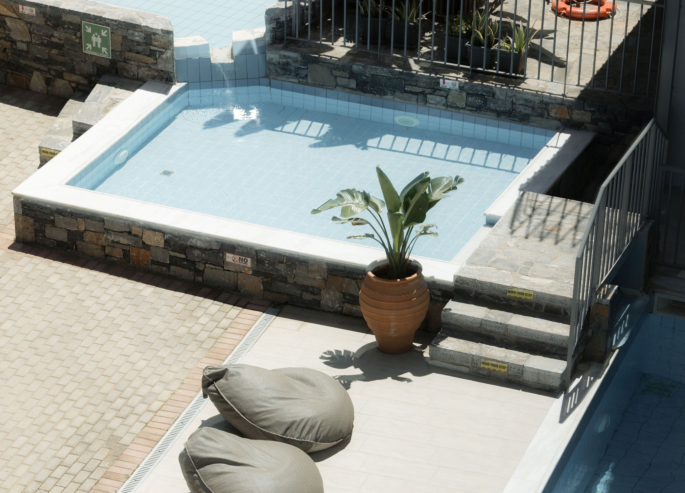 Pollis Hotel