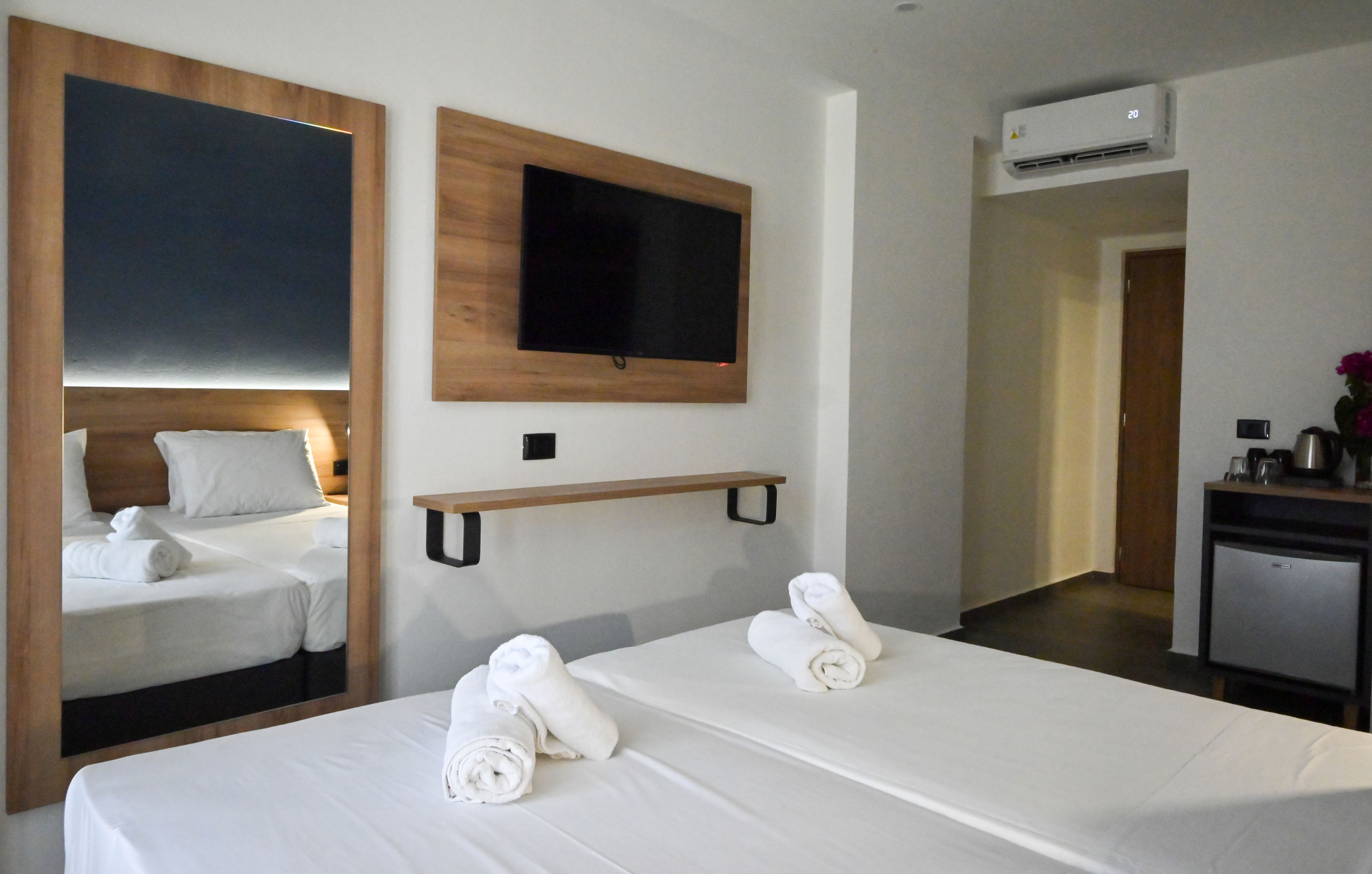 Pollis Hotel