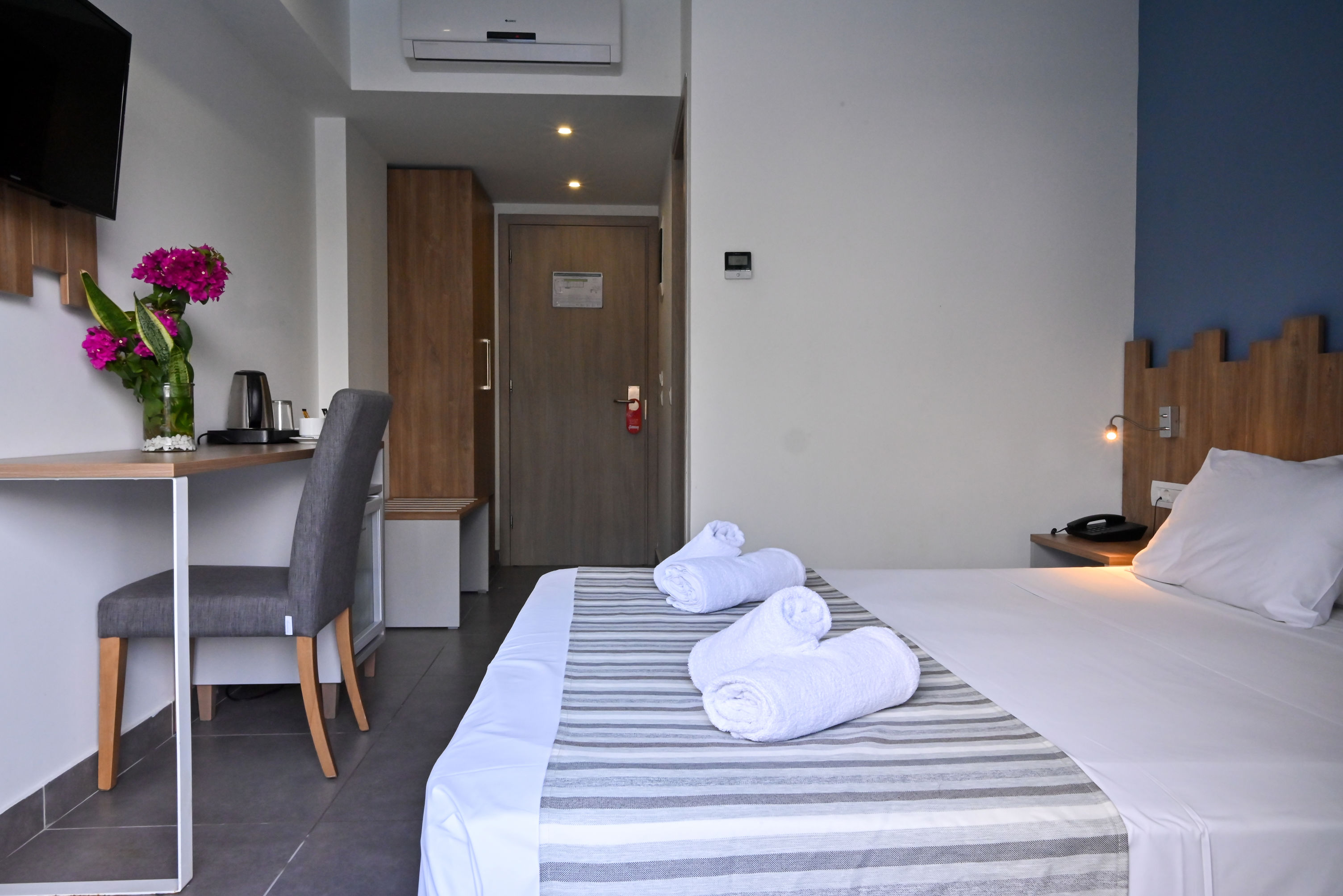 Pollis Hotel