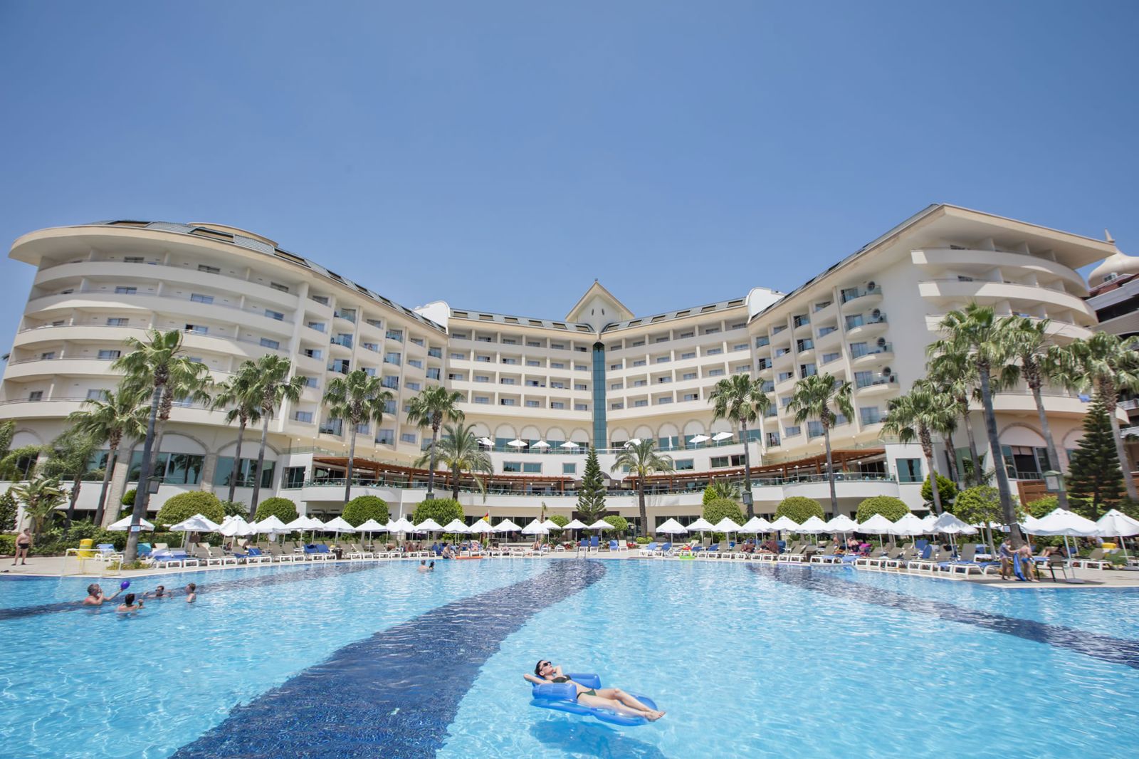 Saphir Resort & Spa slide 1