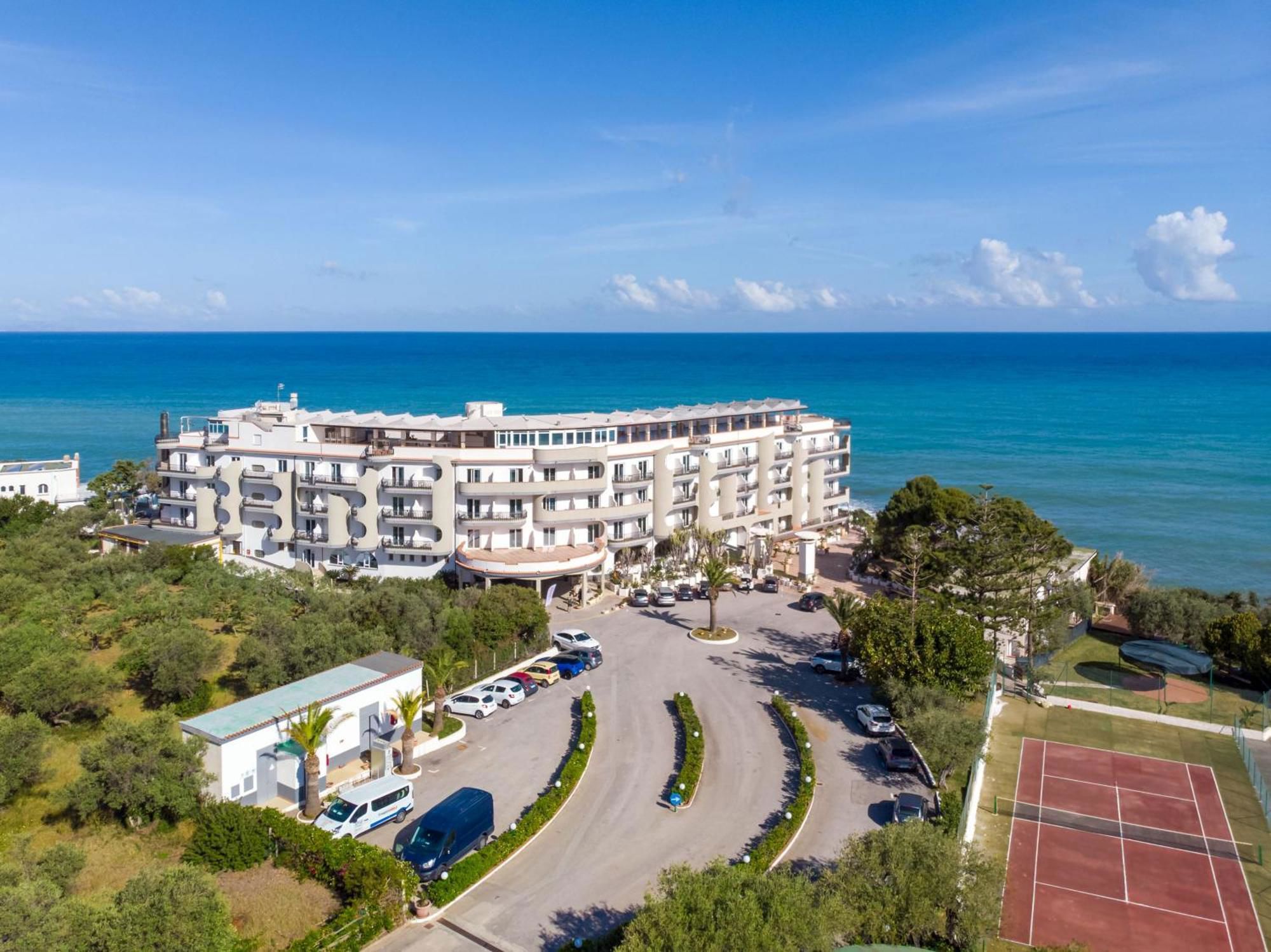 Carlton Riviera