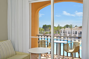 Woonvoorbeeld Standaardkamer zwembadzicht