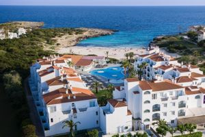 Fergus Style Carema Beach