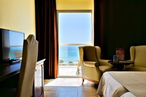 Woonvoorbeeld standaardkamer met zeezicht