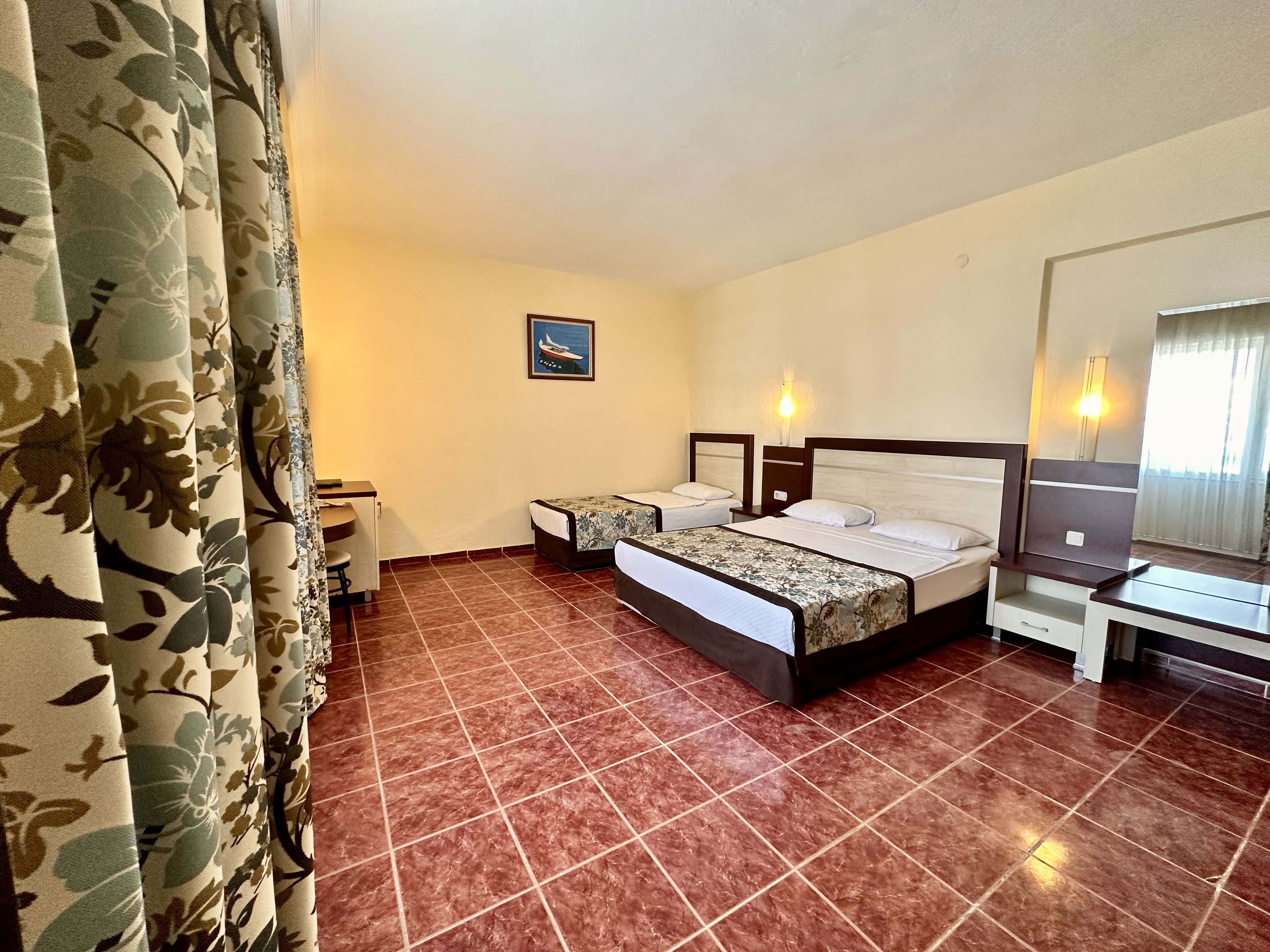 Blue Wave Suite Hotel
