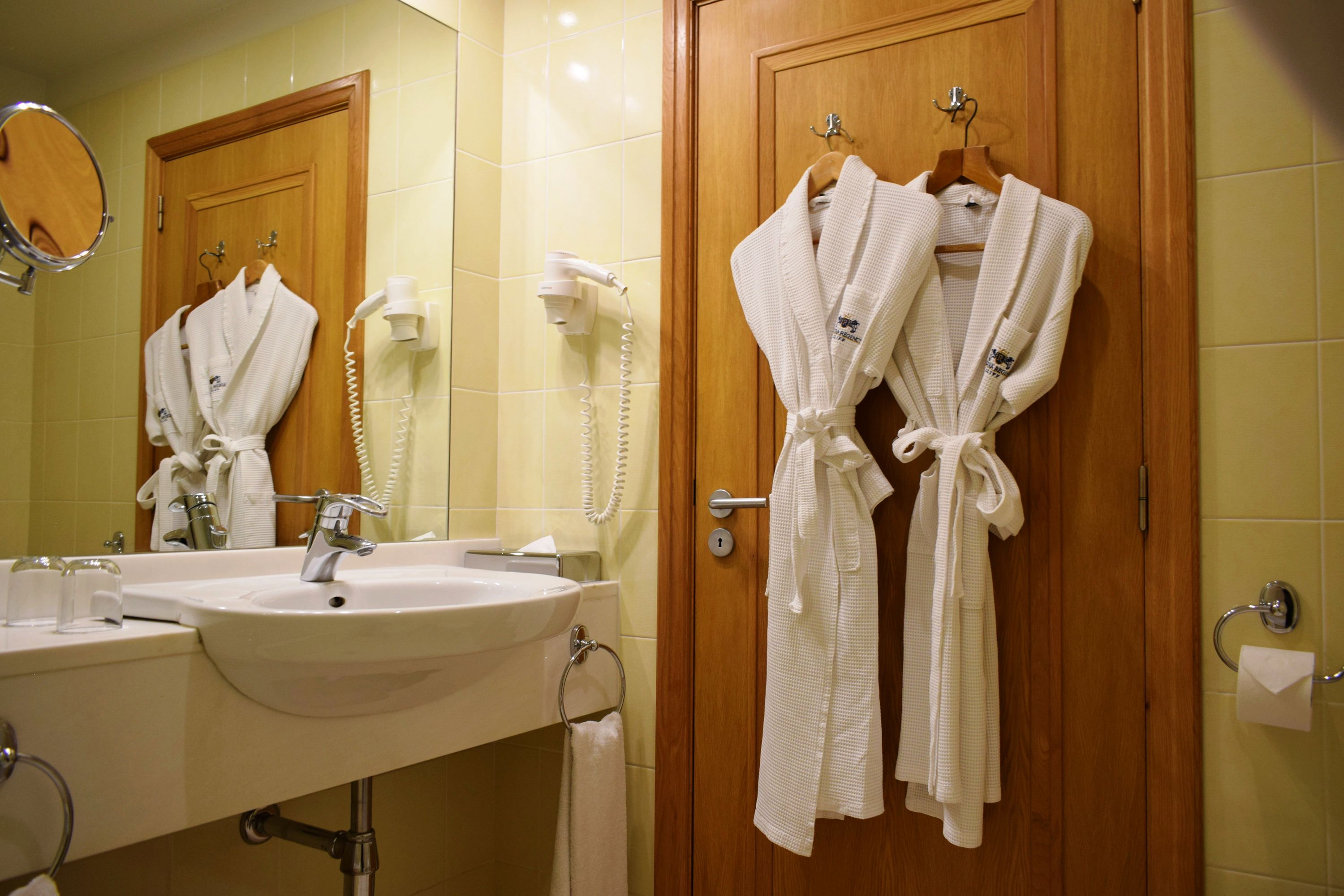 Madeira Regency Clliff