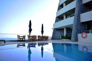 Madeira Regency Clliff