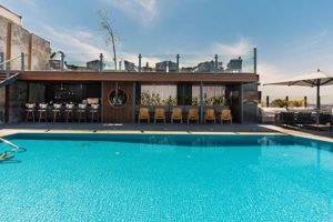 SKY 80 Pool Deck Lounge