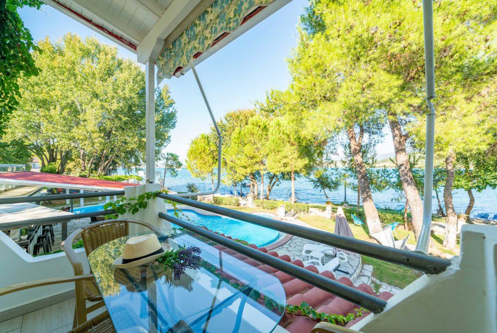 Flisvos Seaside Apartment