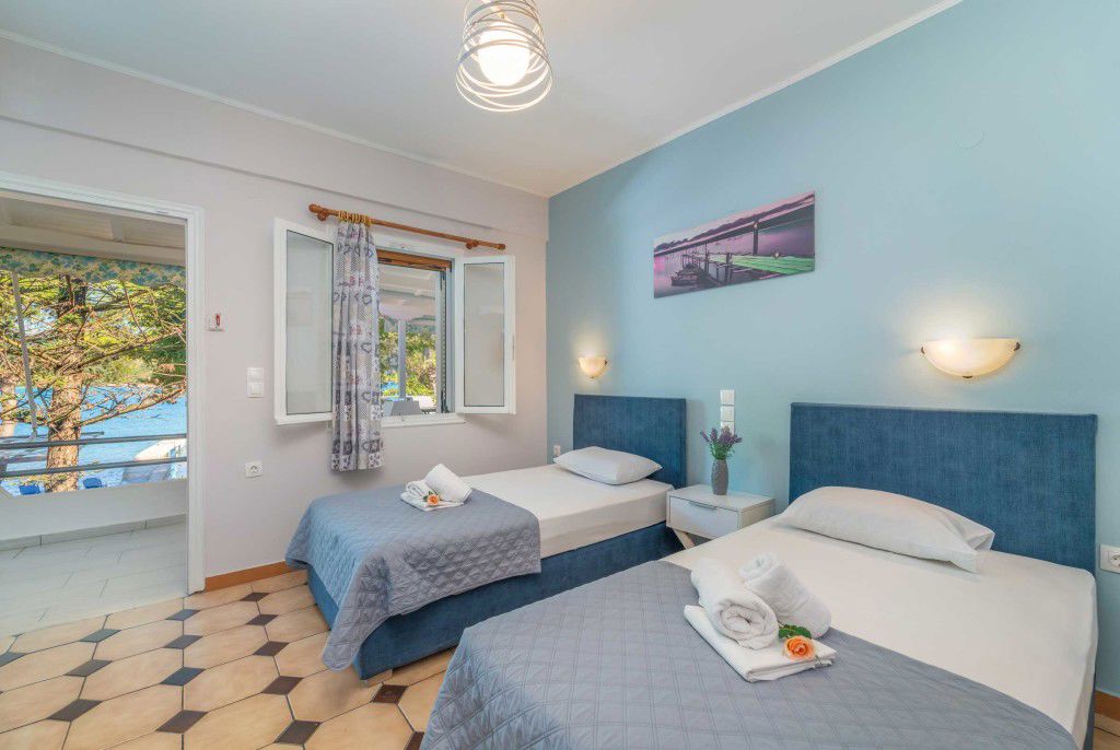 Flisvos Seaside Apartment