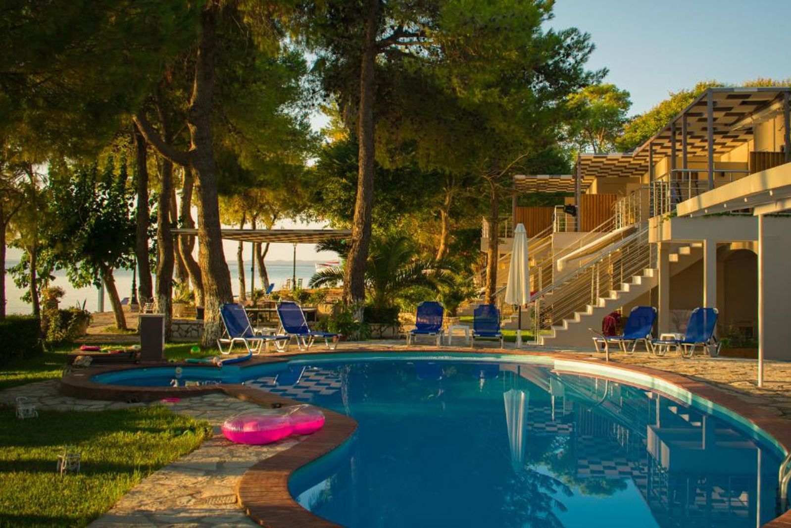 Flisvos Seaside Apartment