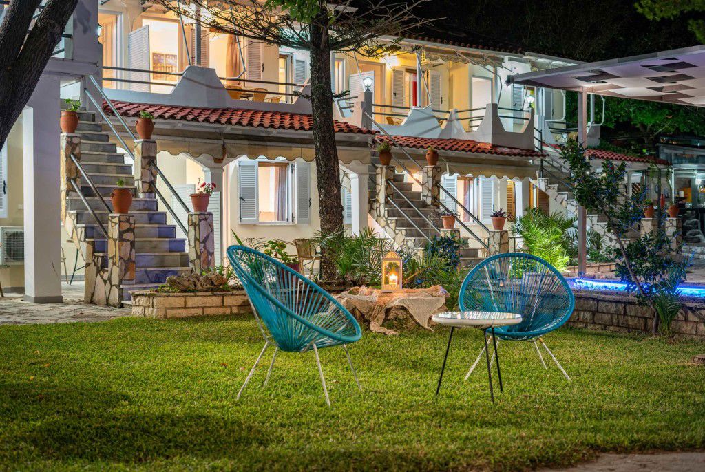 Flisvos Seaside Apartment
