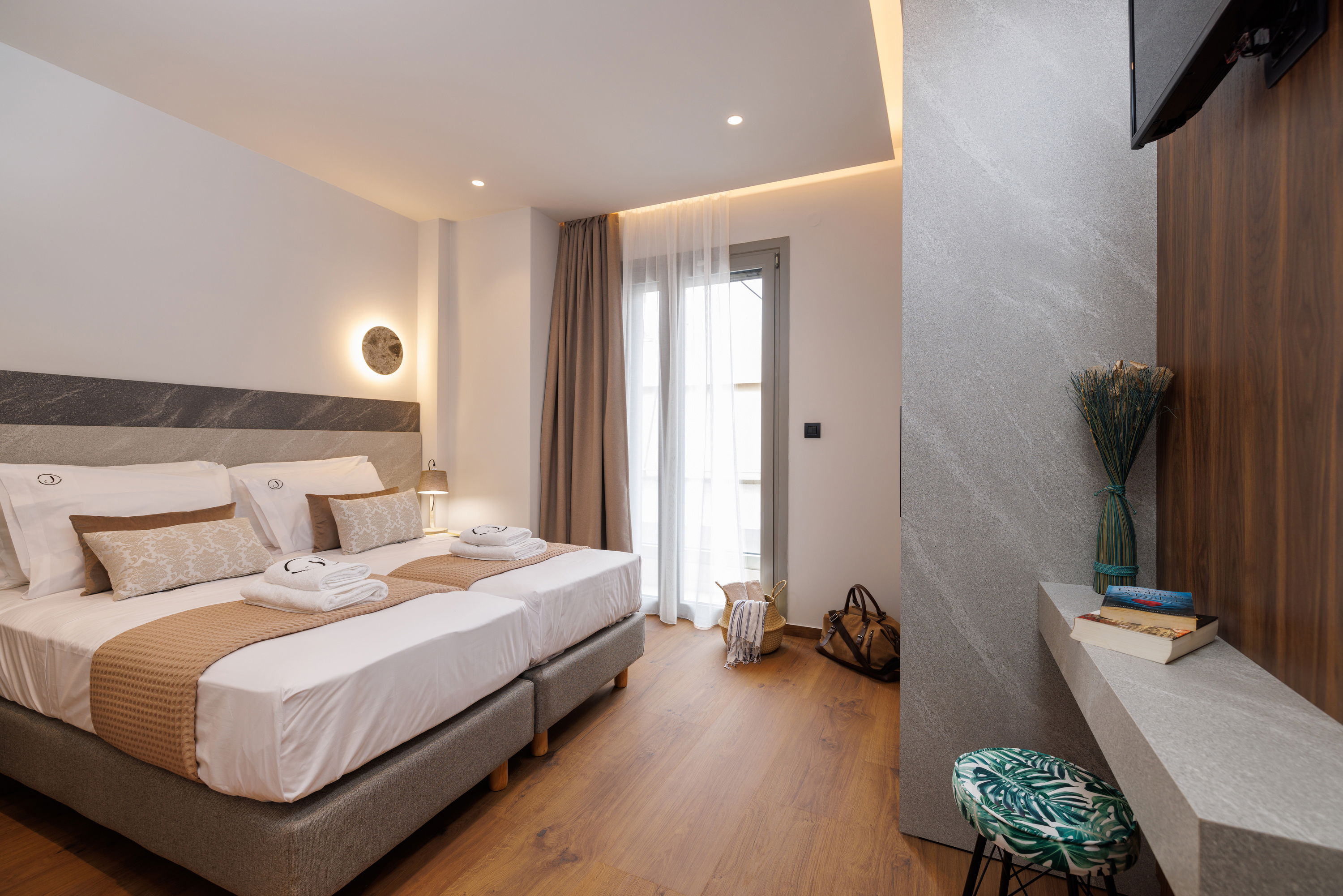 Jolly Suites