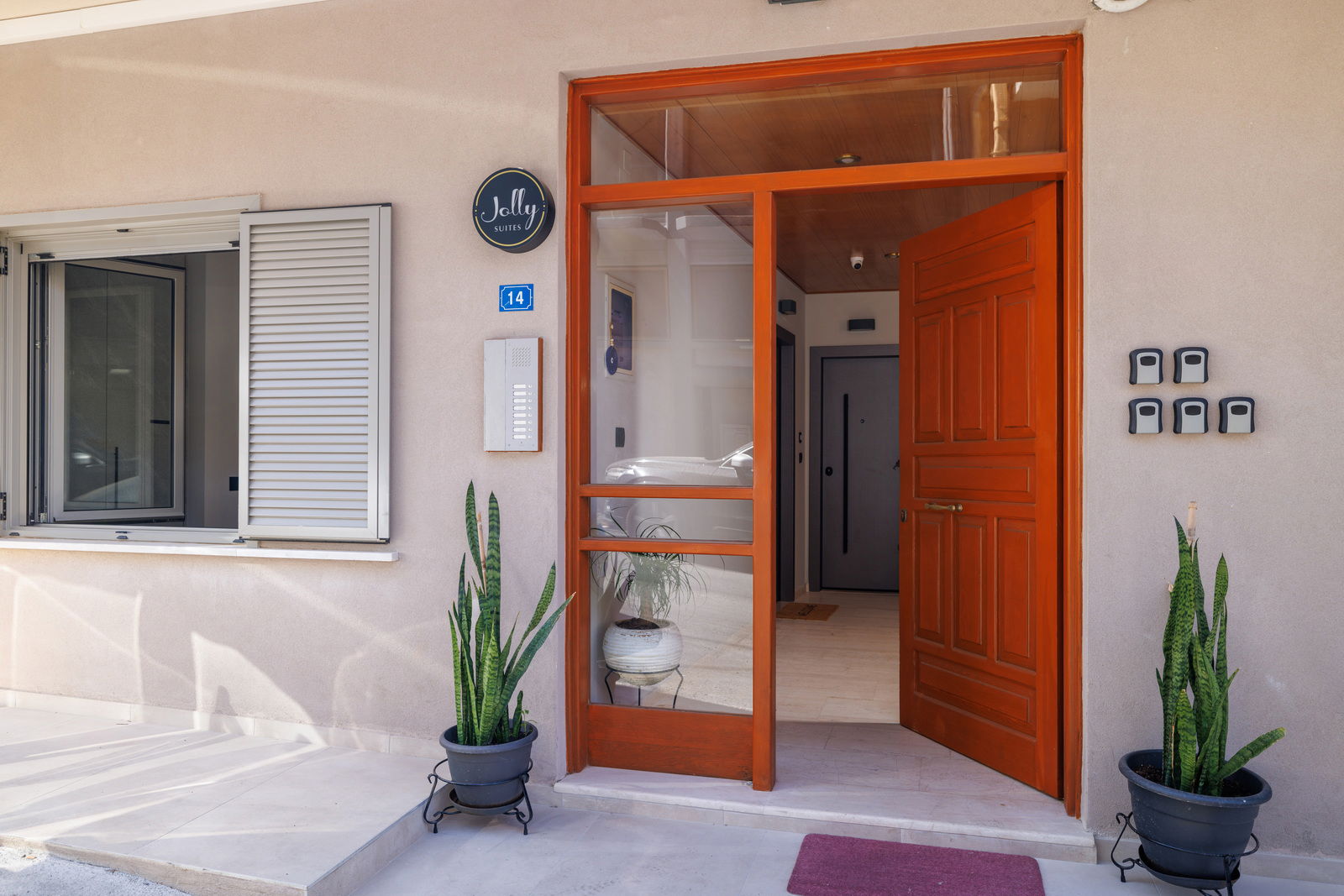 Jolly Suites