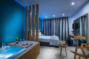 Woonvoorbeeld superiorkamer met whirlpool binnen