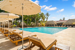 Livingstone Jan Thiel Resort Vandaag Inside / De Oranjezomer