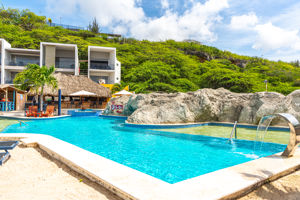 The Ritz Curaçao Vandaag Inside / De Oranjezomer