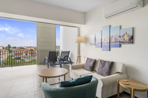 The Ritz Curaçao Vandaag Inside / De Oranjezomer