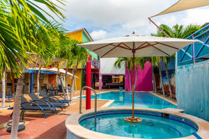 The Ritz Curaçao Vandaag Inside / De Oranjezomer