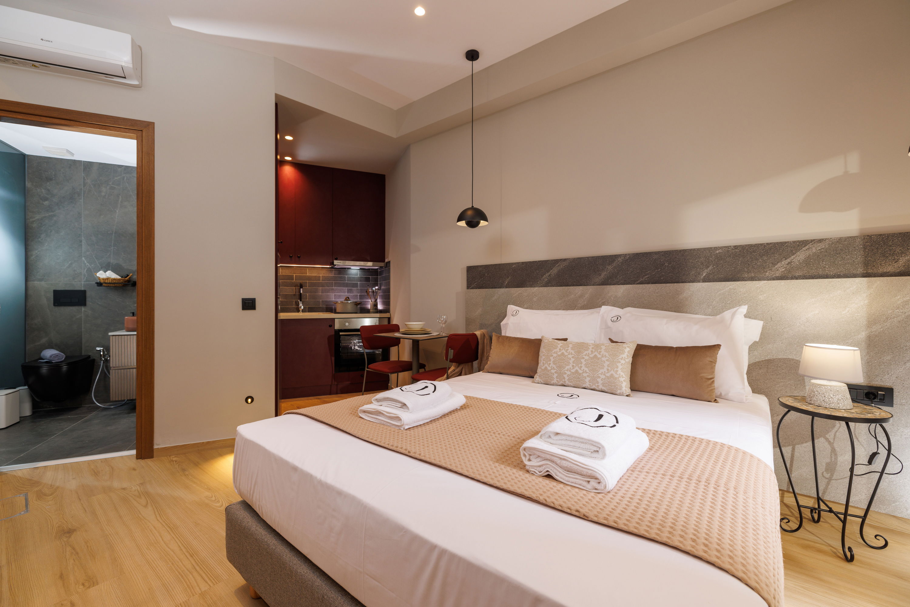 Fly & Go Jolly Suites
