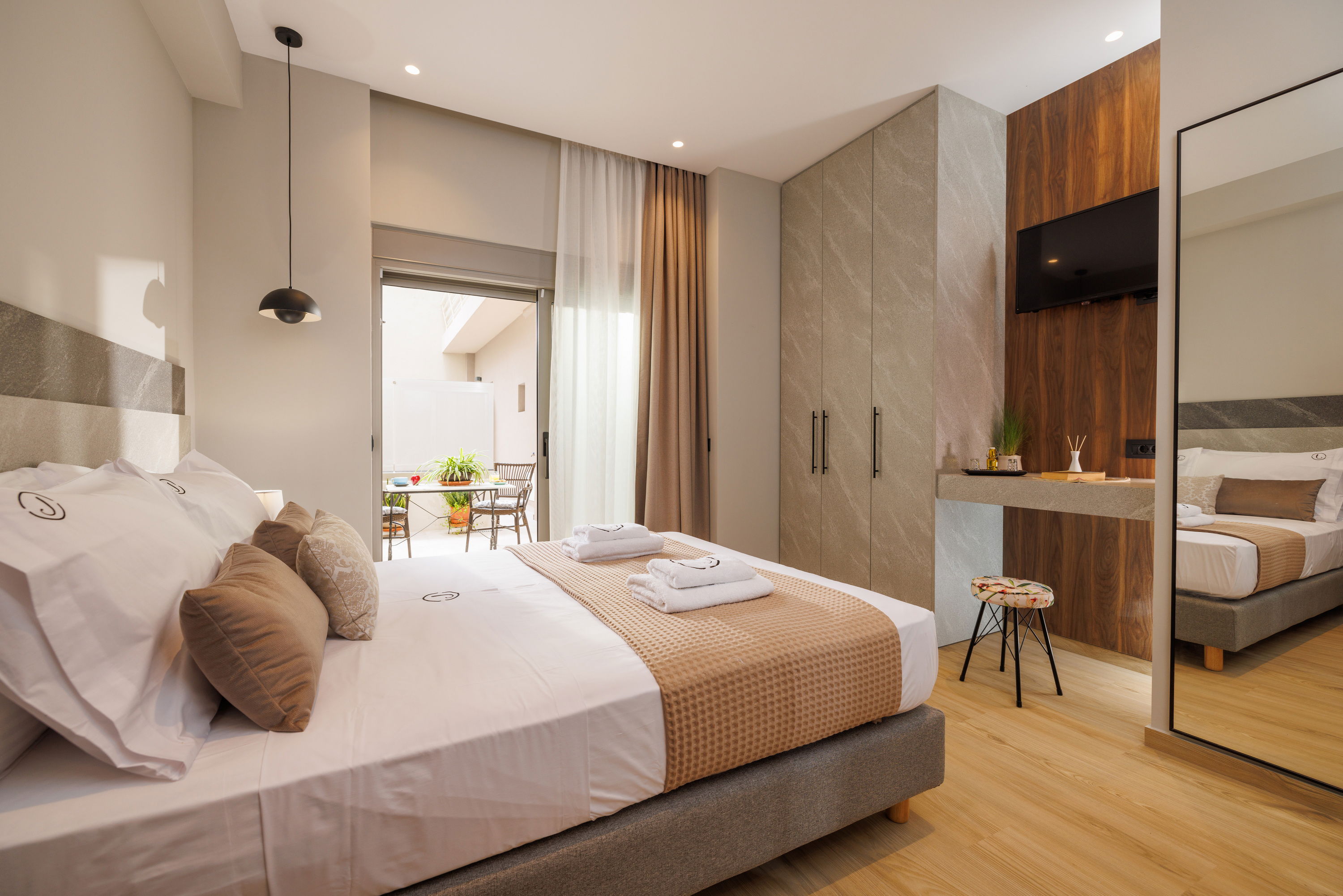 Fly & Go Jolly Suites