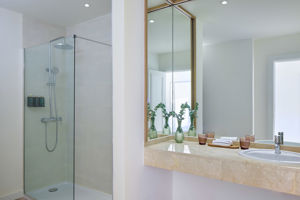 Woonvoorbeeld standaardkamer met zeezicht