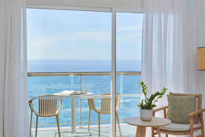 Woonvoorbeeld standaardkamer met frontaal zeezicht