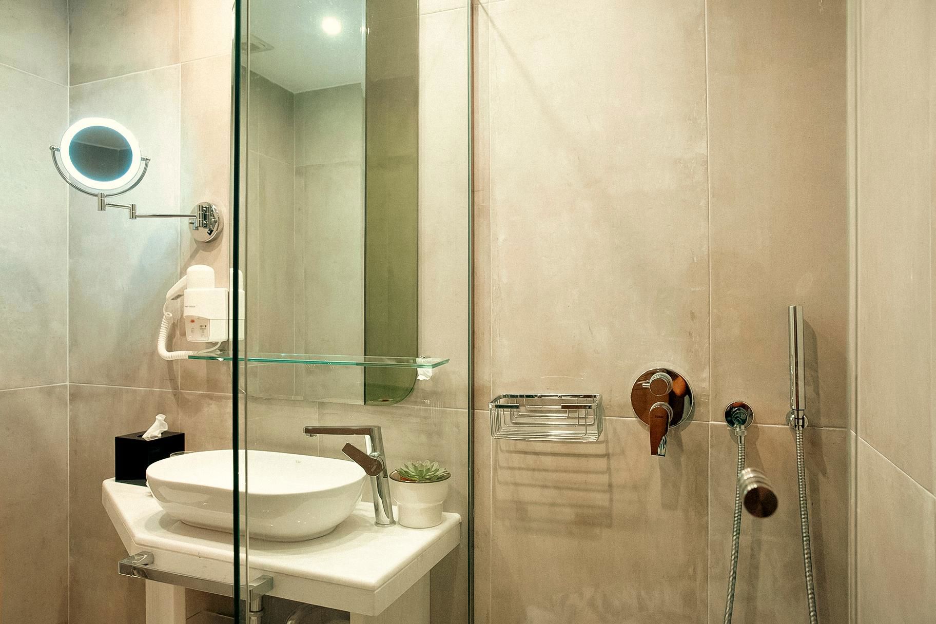 Zeus Essence Wyndham Athens Residence