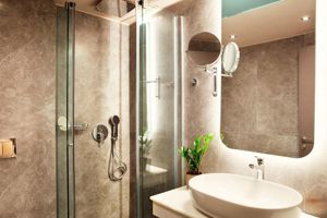 Zeus Essence Athens Central