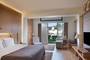 Woonvoorbeeld Junior Suite met zwembadzicht