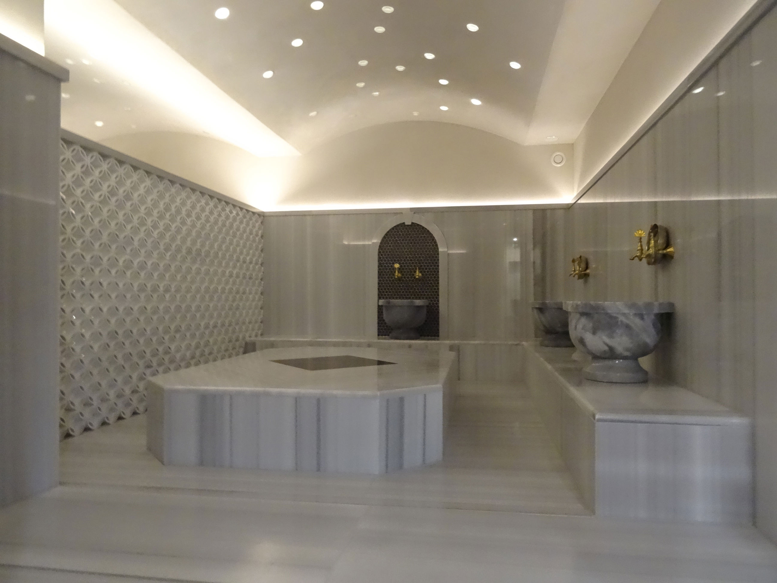 Capsis Hotel