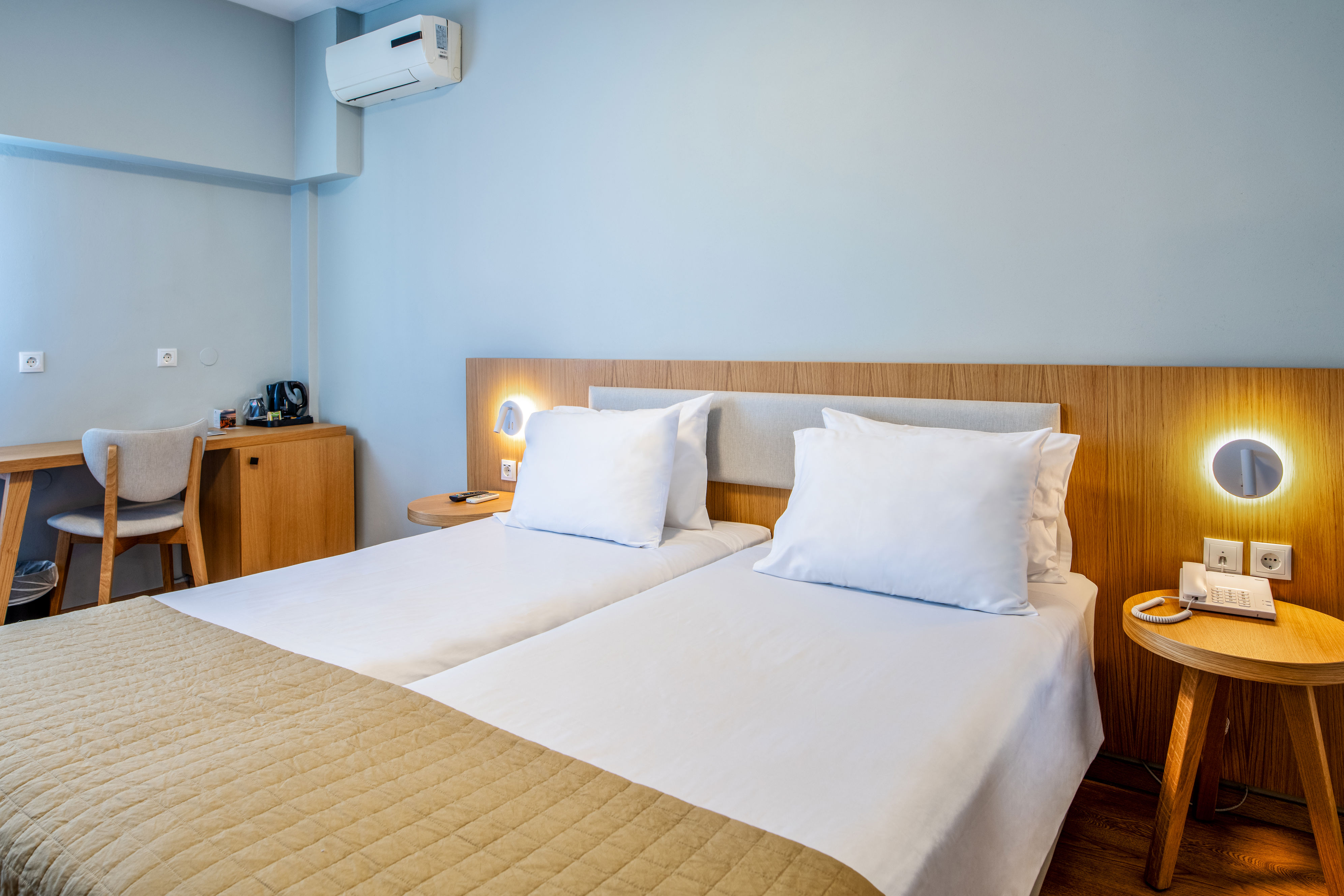 Capsis Hotel