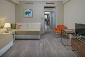 Woonvoorbeeld familiekamer suite executive zeezicht met zwembad