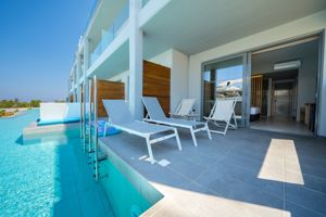Woonvoorbeeld superiorkamer swim-up