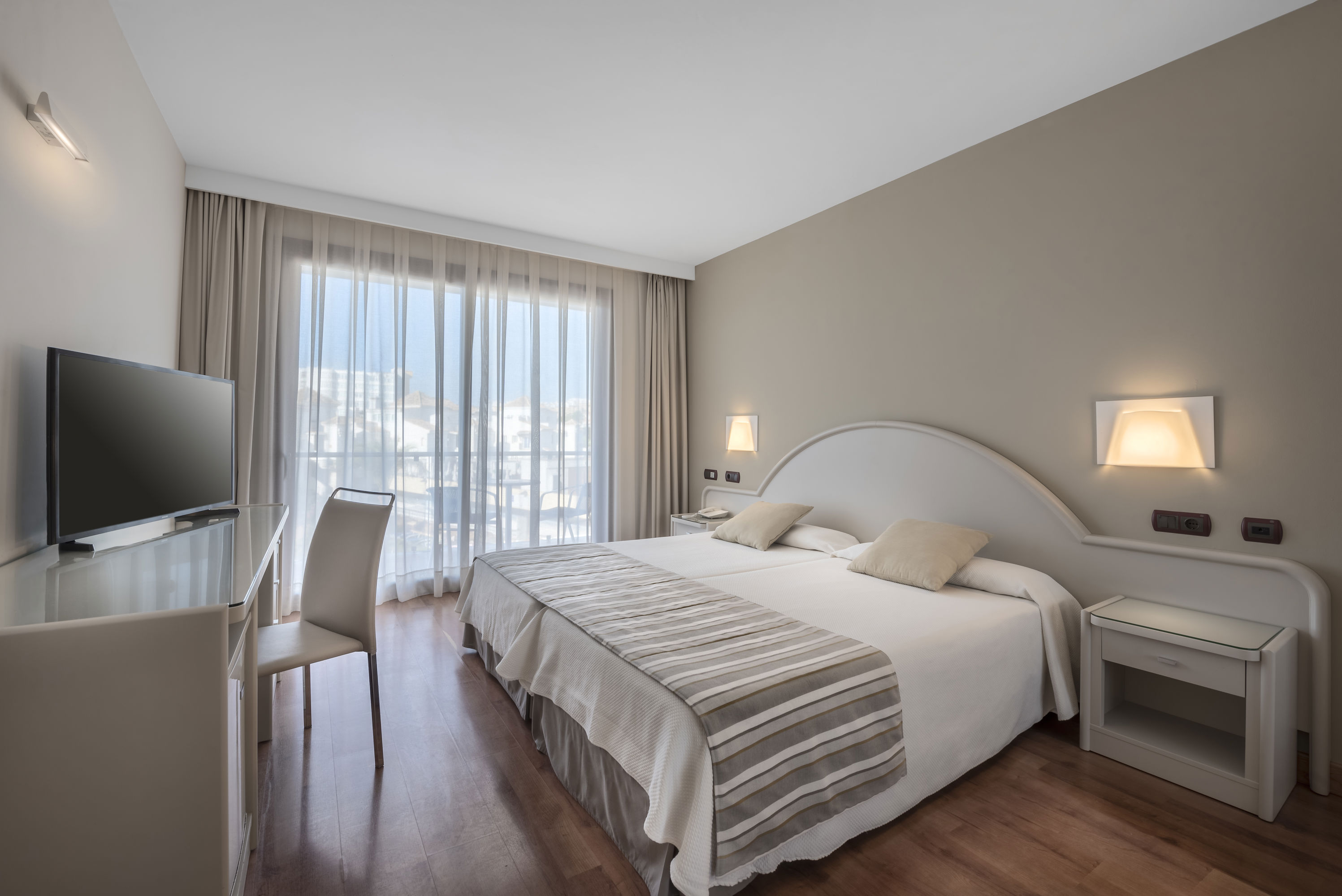 Fly & Go Gran Hotel Costa del Sol