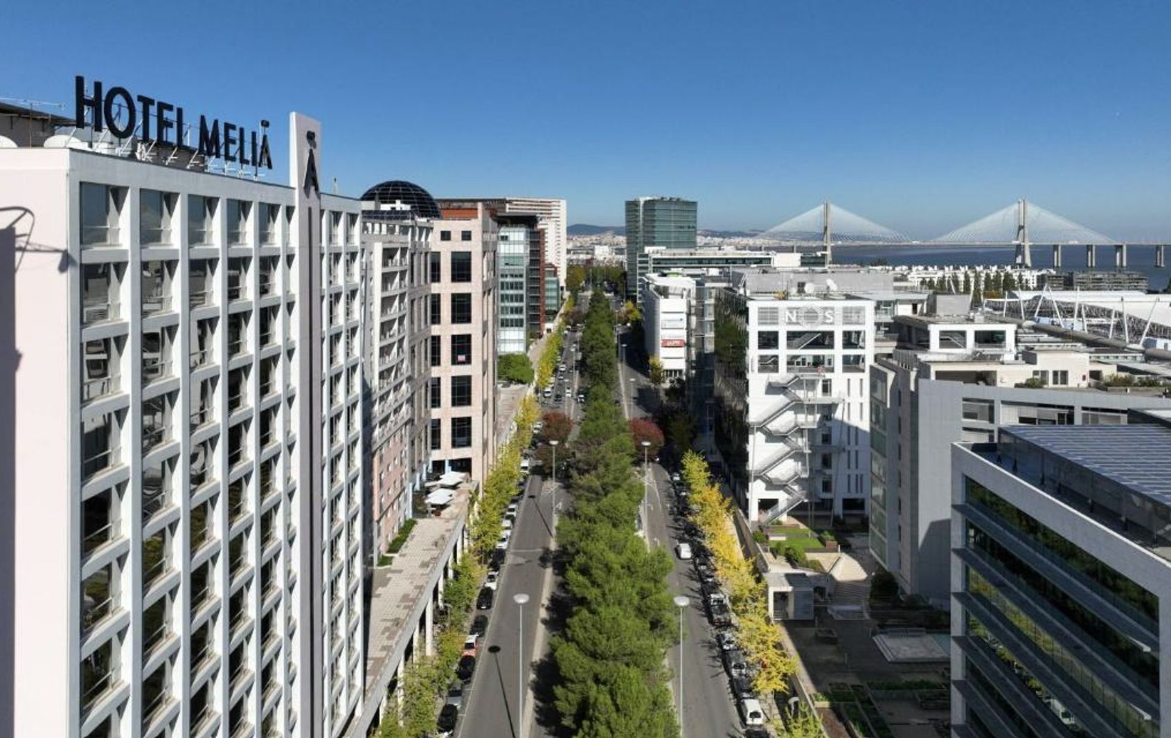 Melia Lisboa Oriente slide 1