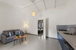 Woonvoorbeeld 2-kamerappartement met zwembadzicht