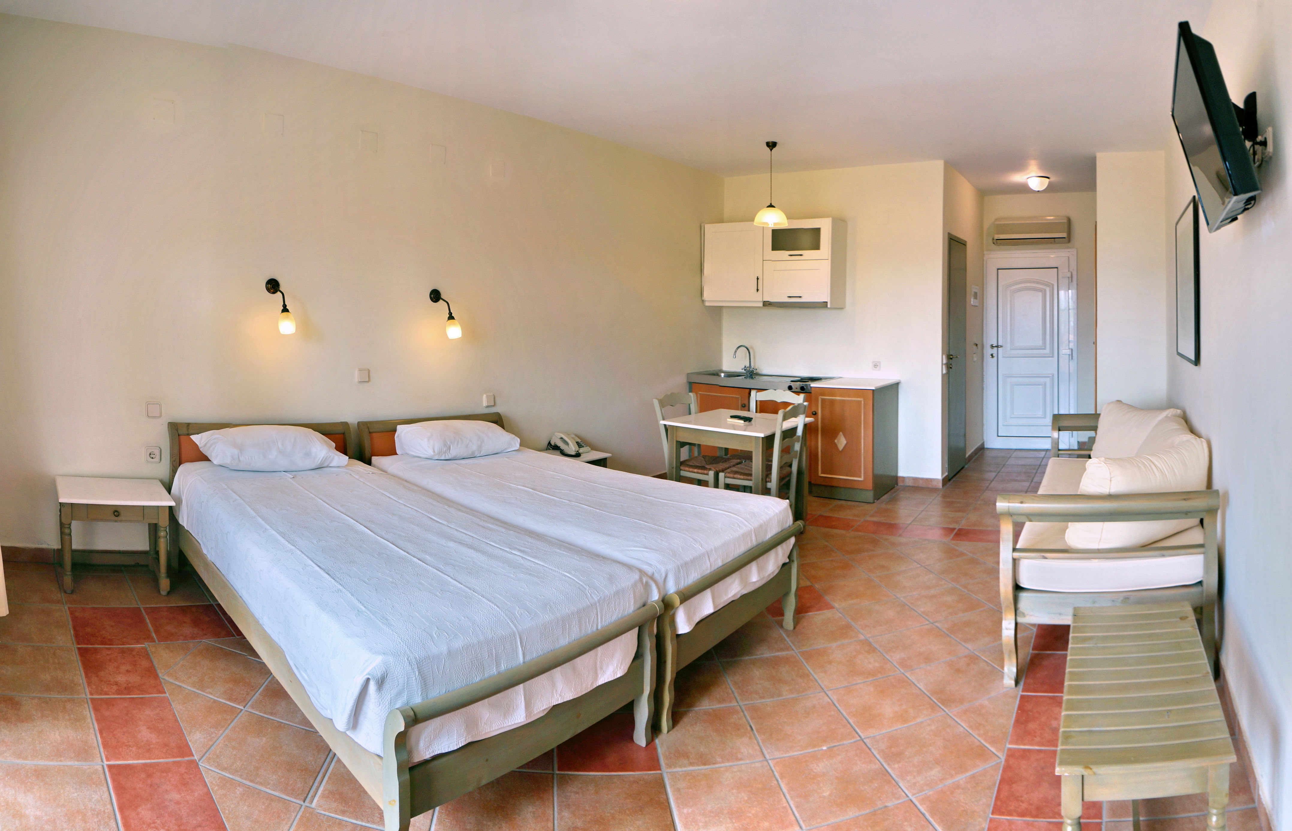 Fly & Go Panselinos Hotel, Eftalou