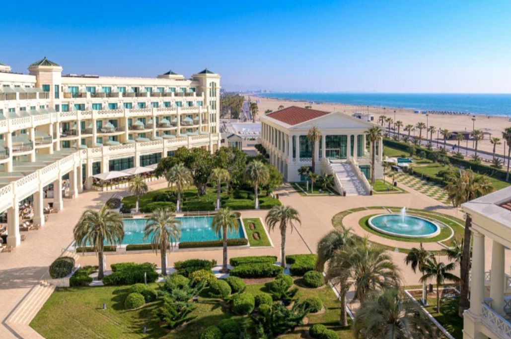 Las Arenas Balneario Resort