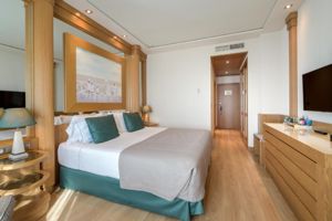 Las Arenas Balneario Resort