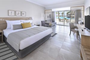 Woonvoorbeeld Familiekamer Deluxe Zwembad & Zeezicht