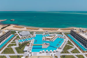 Titanic Pearl & Aqua Park