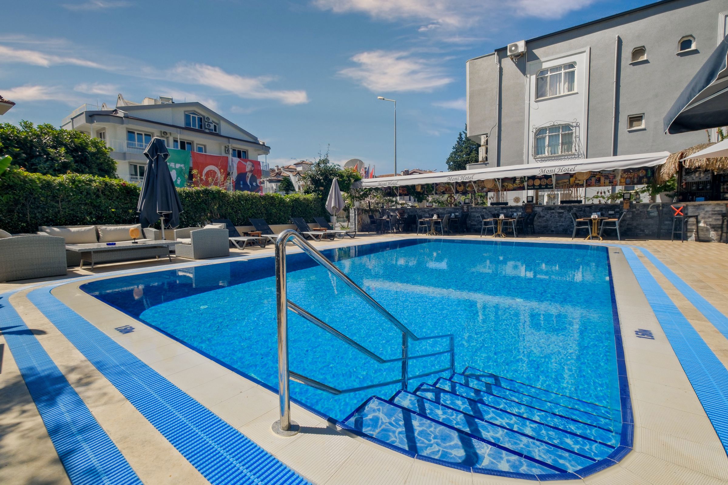 Moni Hotel