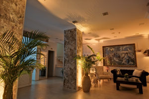 Moni Hotel