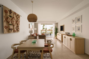 Woonvoorbeeld deluxe familiekamer swim up
